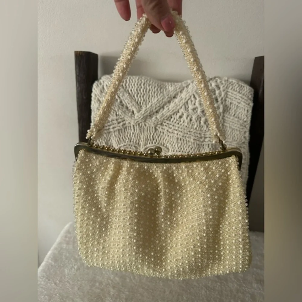 Vintage 1960’s Corde-Beaded Handbag With Kiss Lock